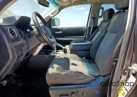 2017 Toyota Tundra Crewmax Sr5 из США, поврежденный, VIN 5TFEM5F12HX119436